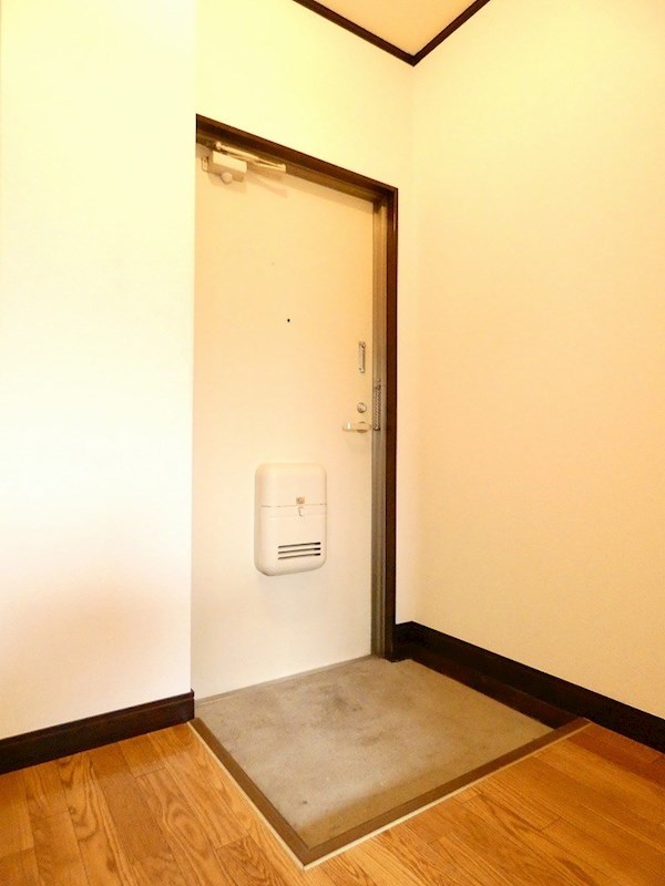 メゾンクレスト 玄関