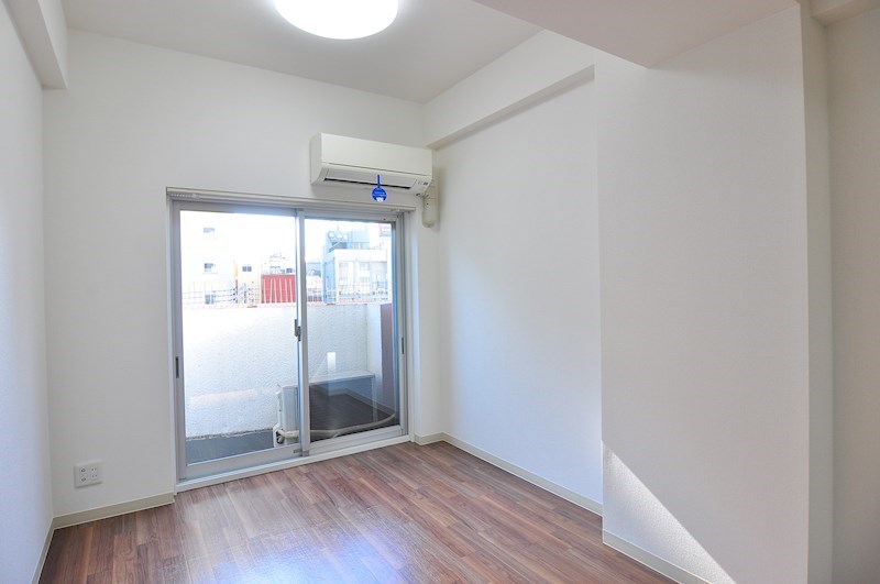 小林ビル ベッドルーム