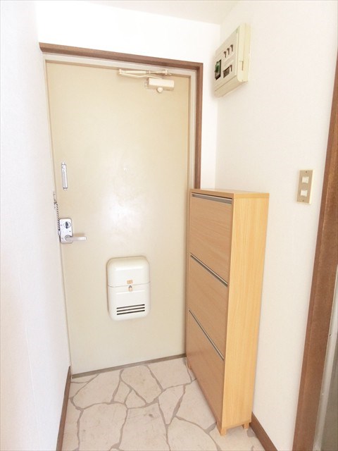 AKビル     玄関