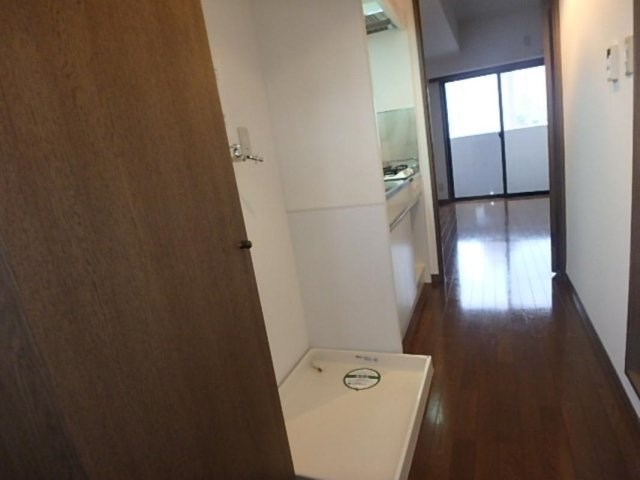 菱和パレス月島 玄関