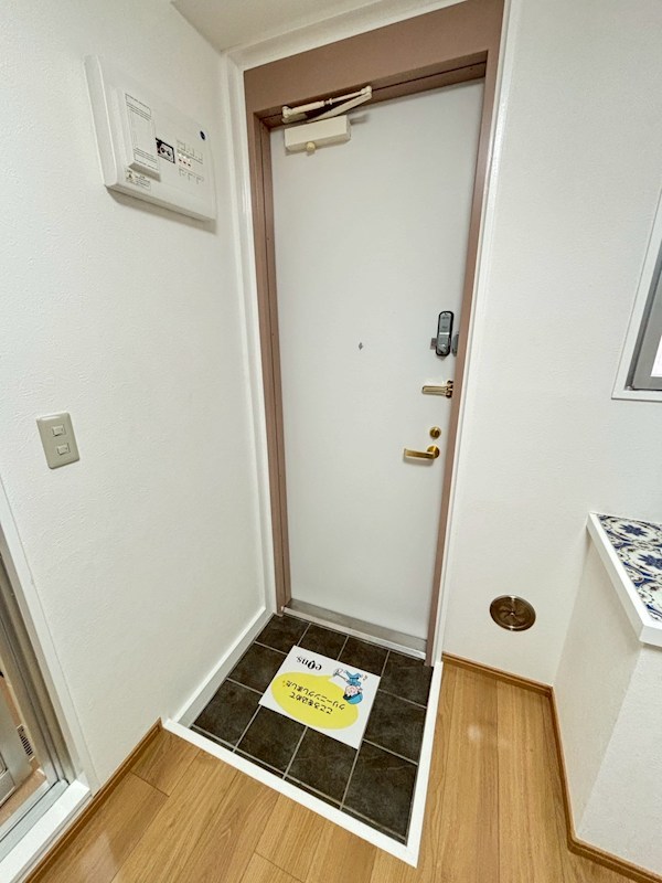 ハイツ高康 玄関