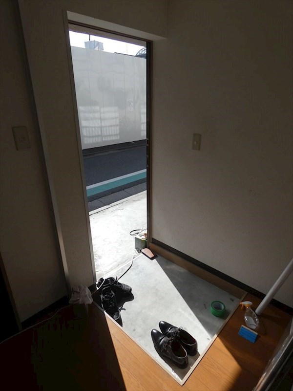 日暮里中央ハウス 玄関