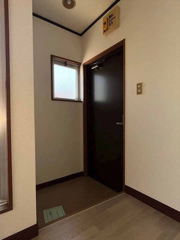 つるやビル  玄関