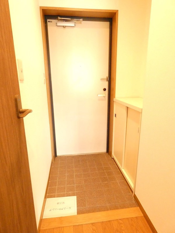 プレステージ新井 玄関