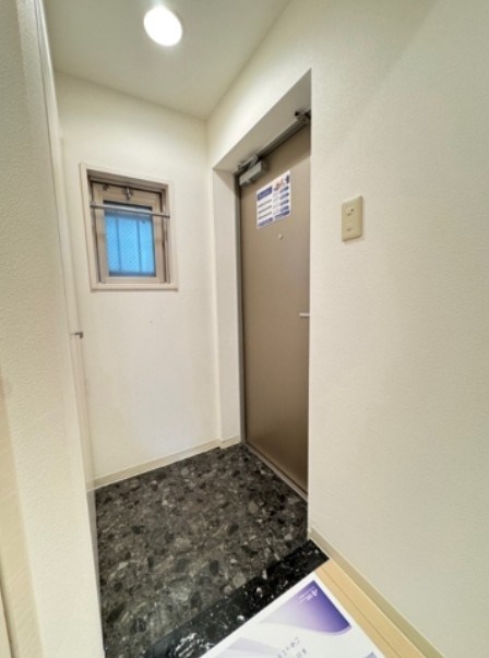 レジディア三越前 玄関