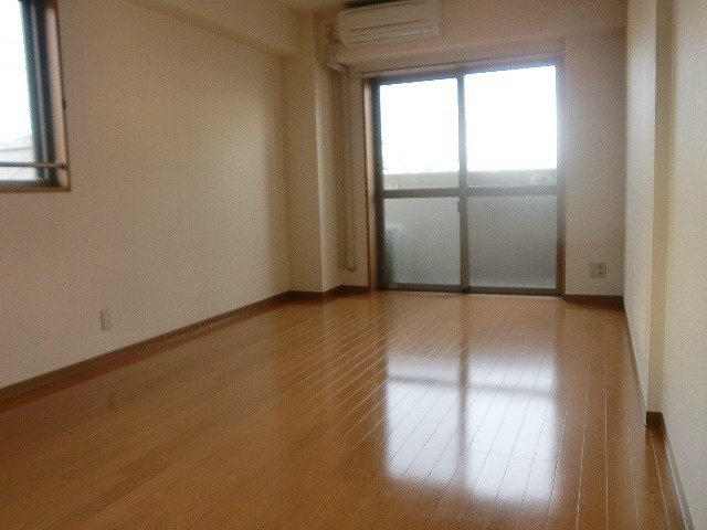 ルイ・オータム ベッドルーム