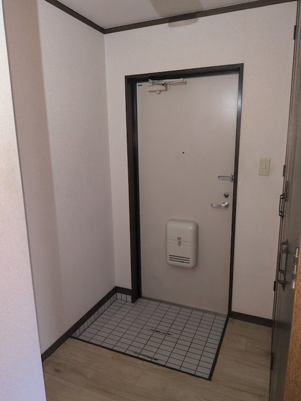 王子神谷ビル 玄関