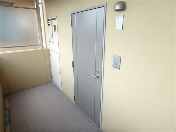 アゼリアヒルハイツ  玄関
