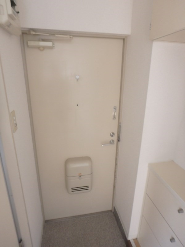 アビタシオン石川 玄関