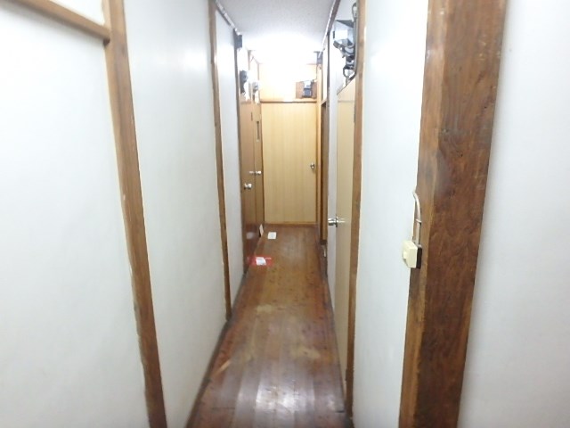 上野荘 玄関
