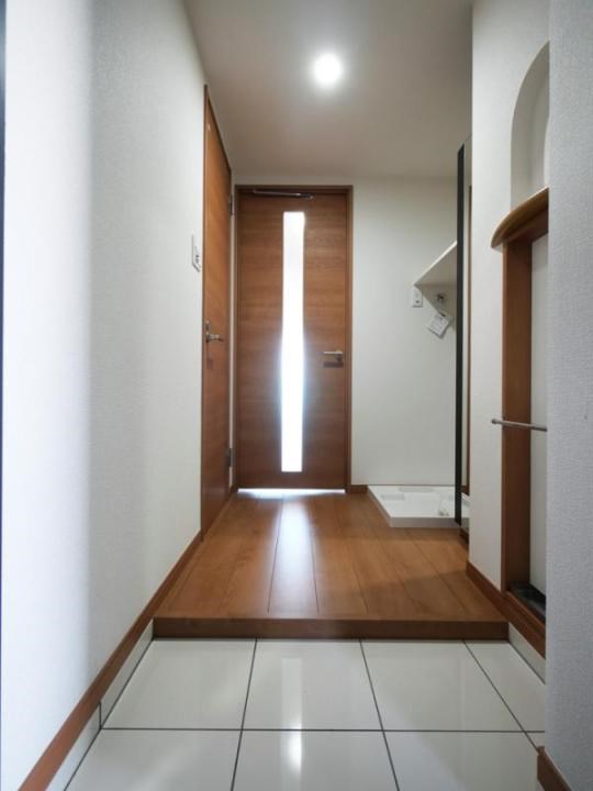 ペアパレス六町2号館 玄関