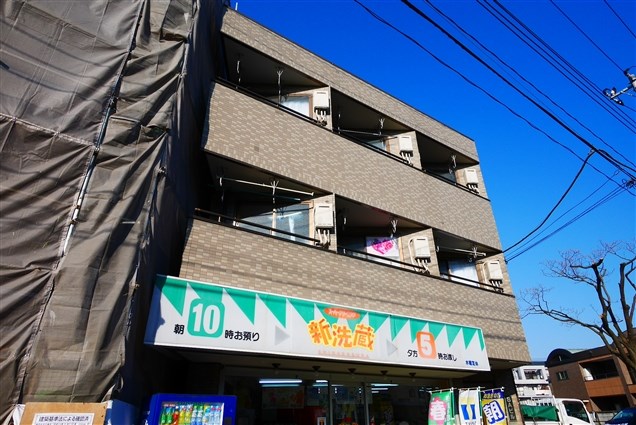 ★外観はキレイなタイル張りです★