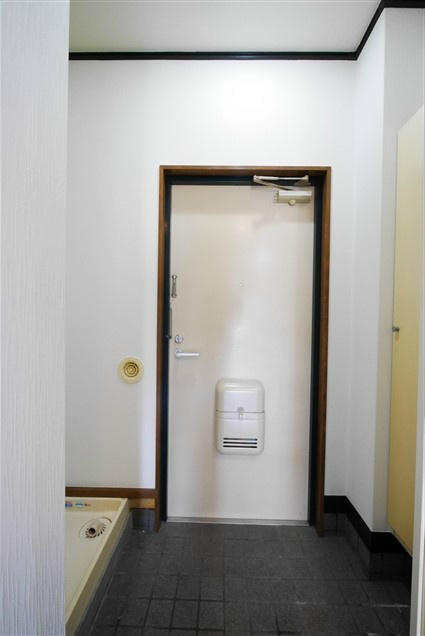 ハイツナカマツ 玄関