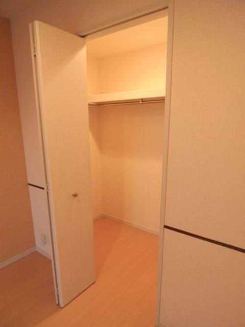 ロイヤルパークス新田 収納