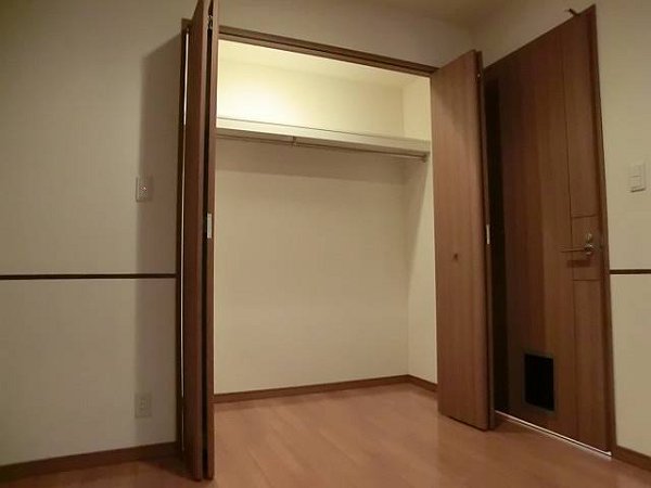 ロイヤルパークス新田 収納