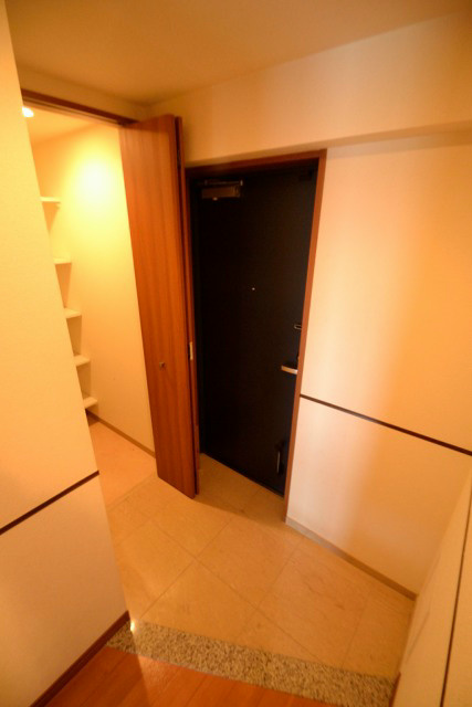 ロイヤルパークス新田 玄関