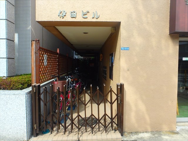 伊田ビル エントランス