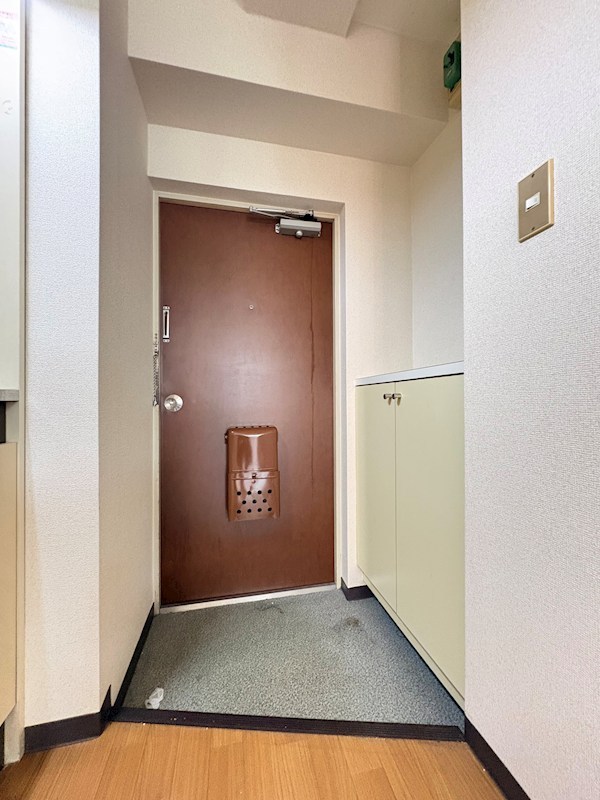 長秀ビル 玄関