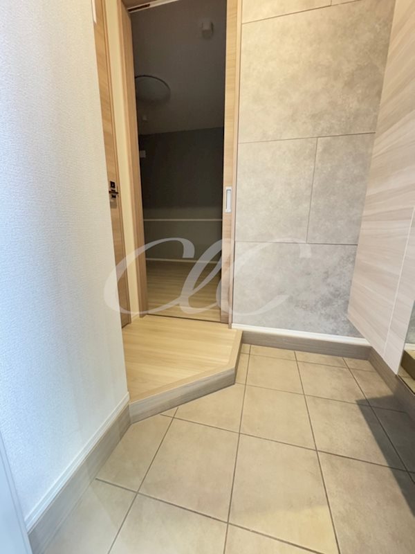 グラナーデ六町 玄関