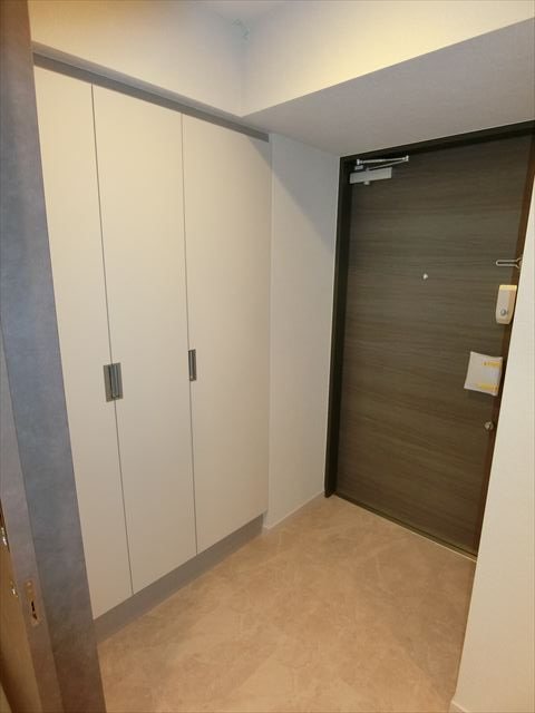 プラウドフラット三越前イースト 玄関