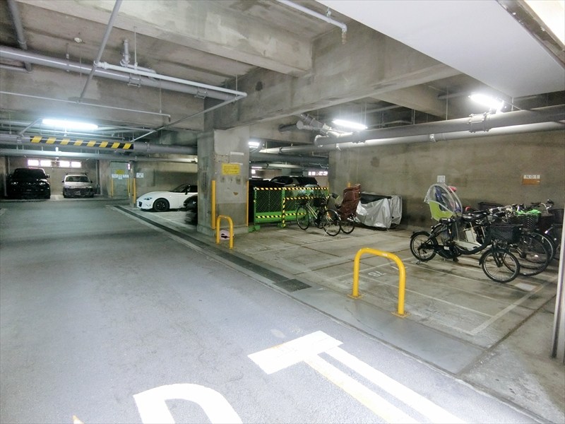 永谷リビュール新宿 駐車場