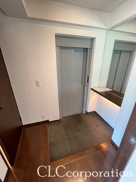 インペリアルビル 玄関