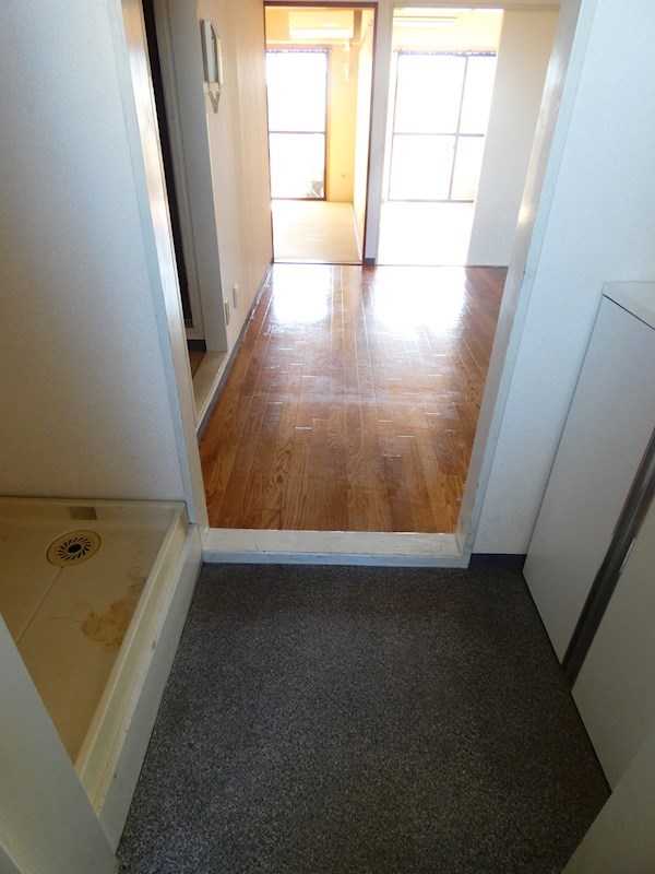 ライフインタカラ 玄関