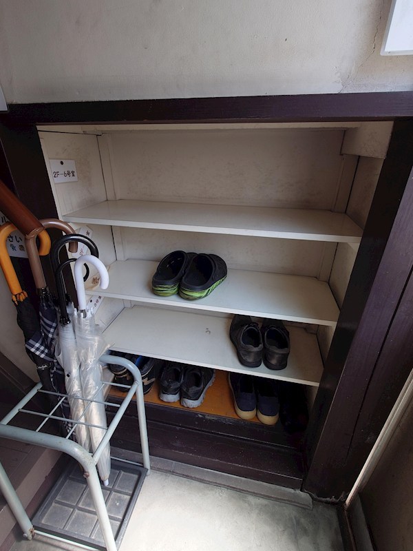 第二みどり荘 玄関