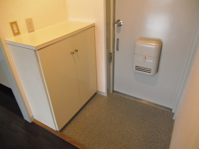 グランドール川秋 玄関