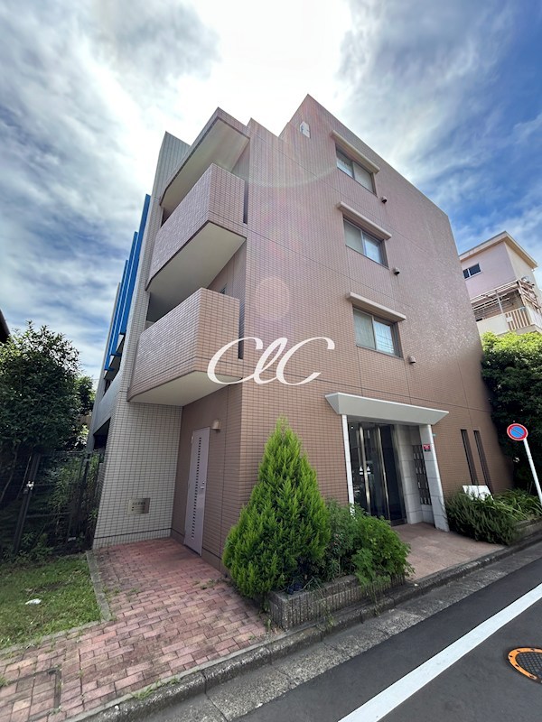 ルイ・オータム 外観