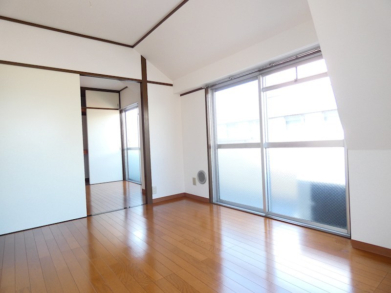 ハイブリード リビング