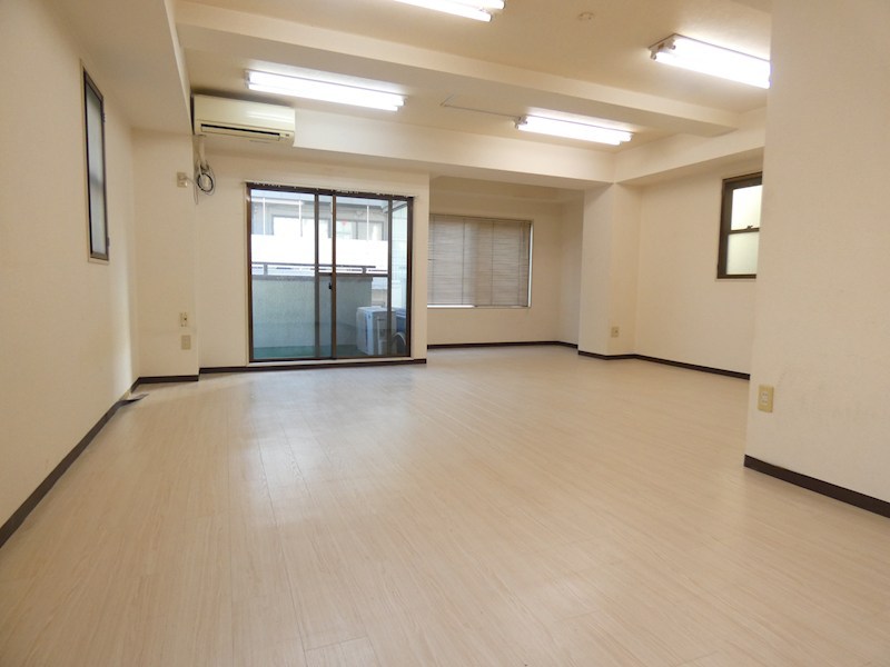 牧ビル リビング