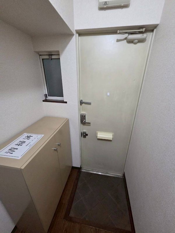 クボハイツ 玄関