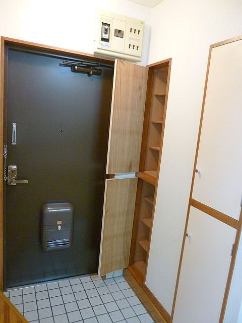 シャンクローネ　タウエモン 玄関