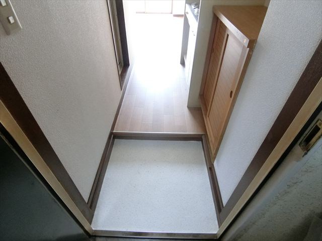 育成ビル 玄関