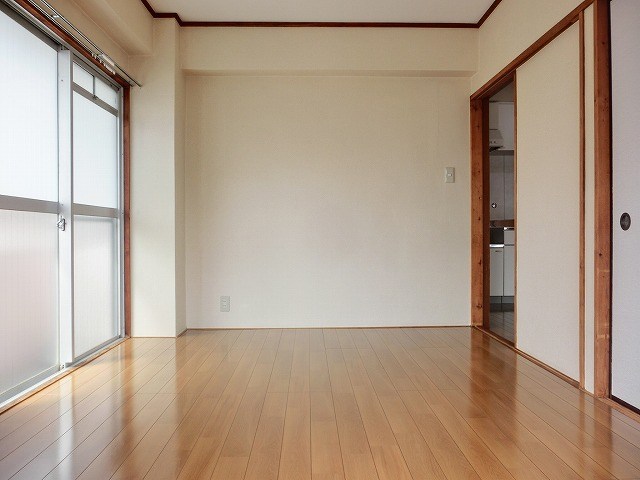 小高ビル ベッドルーム