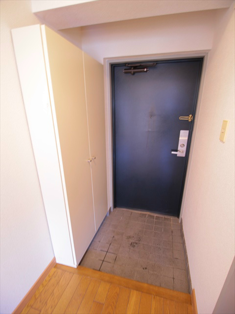 カワベ328  玄関