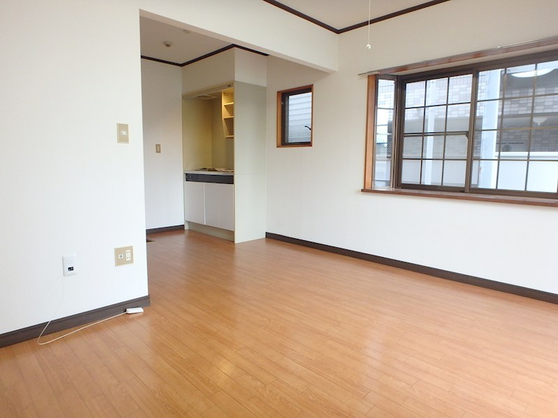 エルムーントビサン リビング