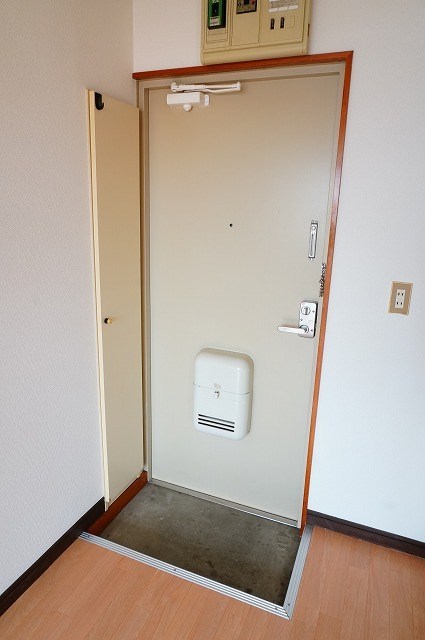 エルムーントビサン 玄関