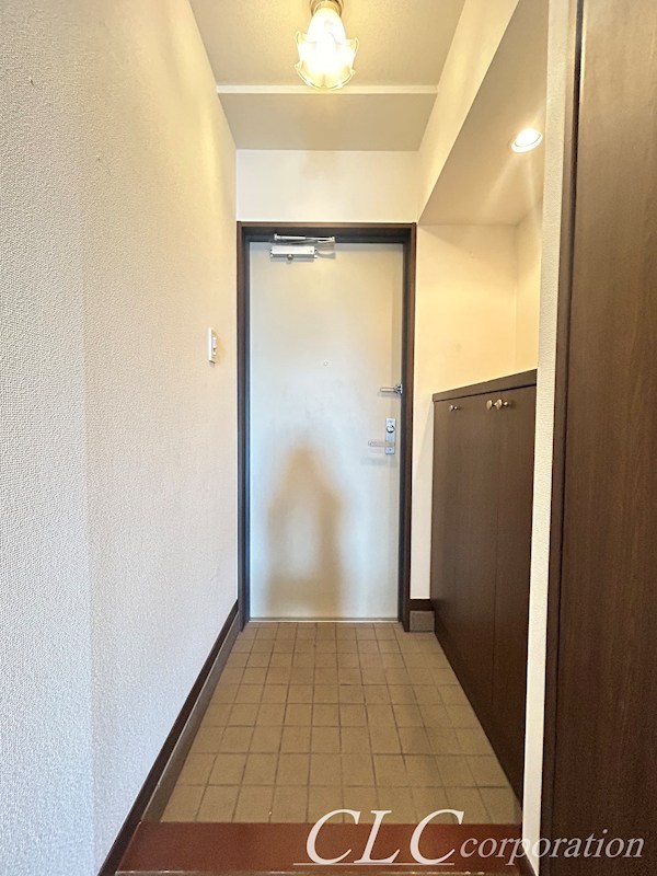 プワソンルージュ 玄関
