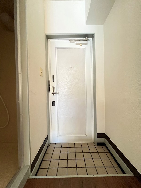 ネオハイム五番館 玄関