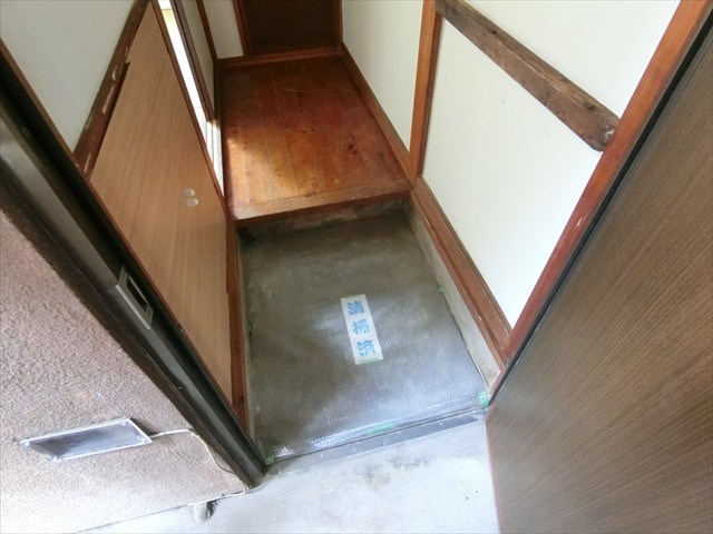 静和荘　西 玄関