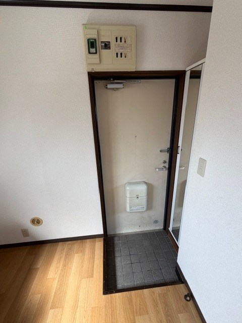 クリスタルパレス 玄関