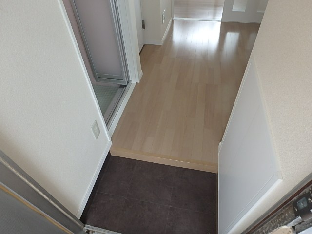 根岸ルースト  玄関