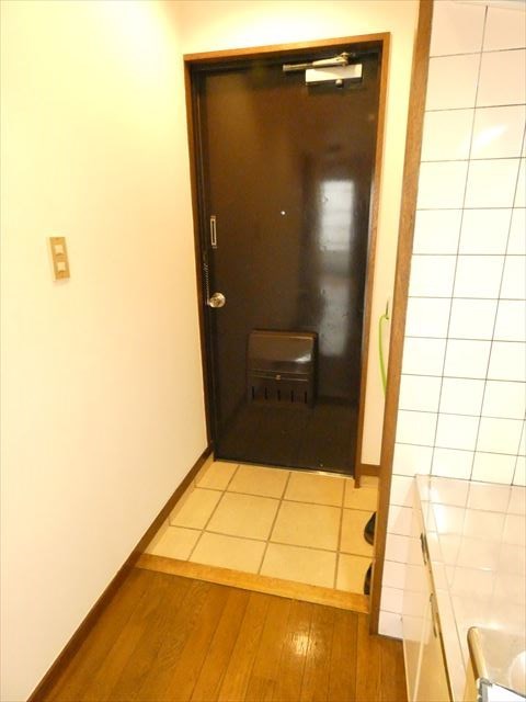 カツミビル 玄関