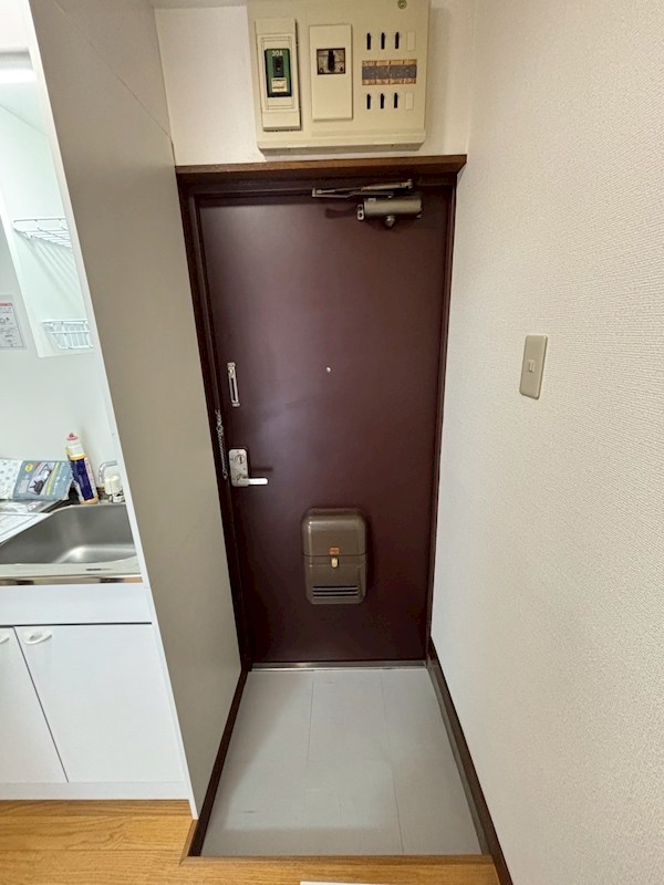 １９メモリービル  玄関