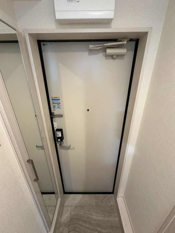 メゾンルミエール千住 玄関