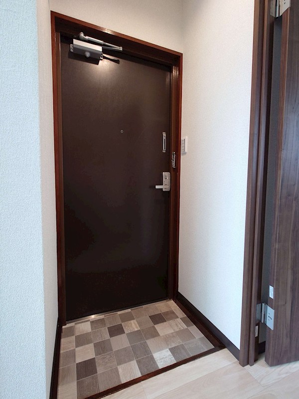 第一石山ビル 玄関