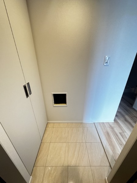 ONE ROOF RESIDENCE NISHINIPPORI 玄関