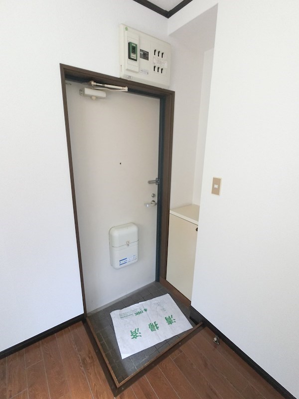 クリスタルパレス 玄関